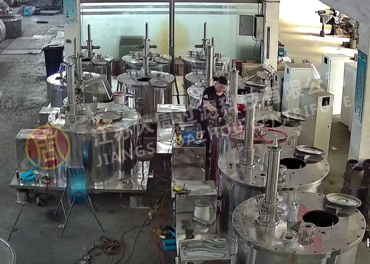 間隔三年張經理又來采購大周刮刀全自動離心機