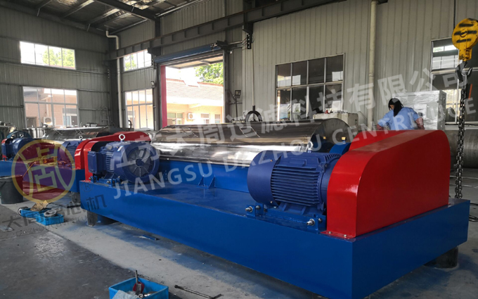 離心機生產(chǎn)廠家如何選擇合適的材料來提高設備性能？